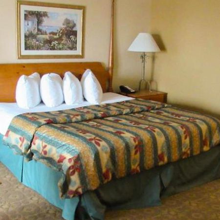 Magnuson Grand Pioneer Inn And Suites Escanaba Buitenkant foto