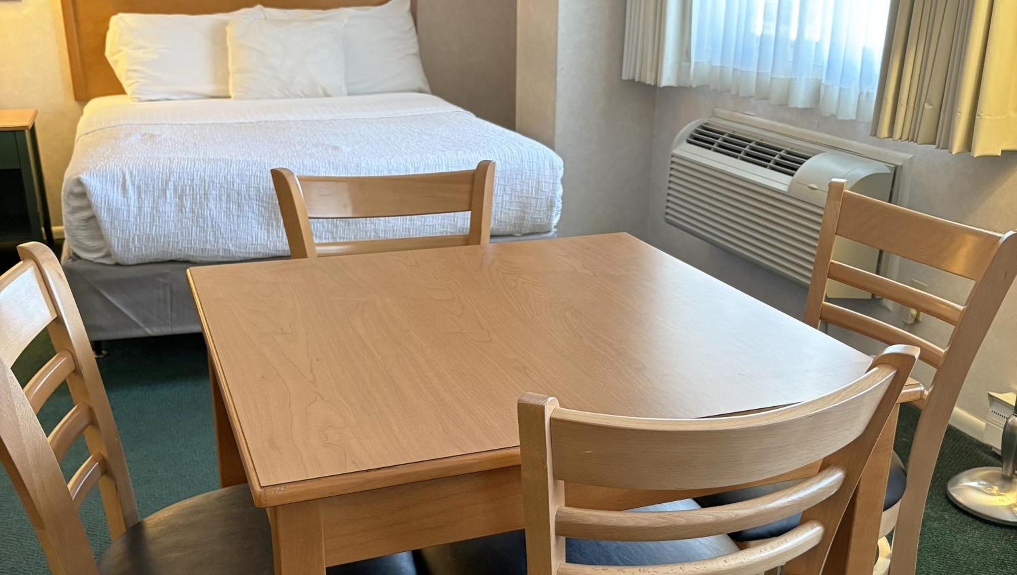 Magnuson Grand Pioneer Inn And Suites Escanaba Buitenkant foto