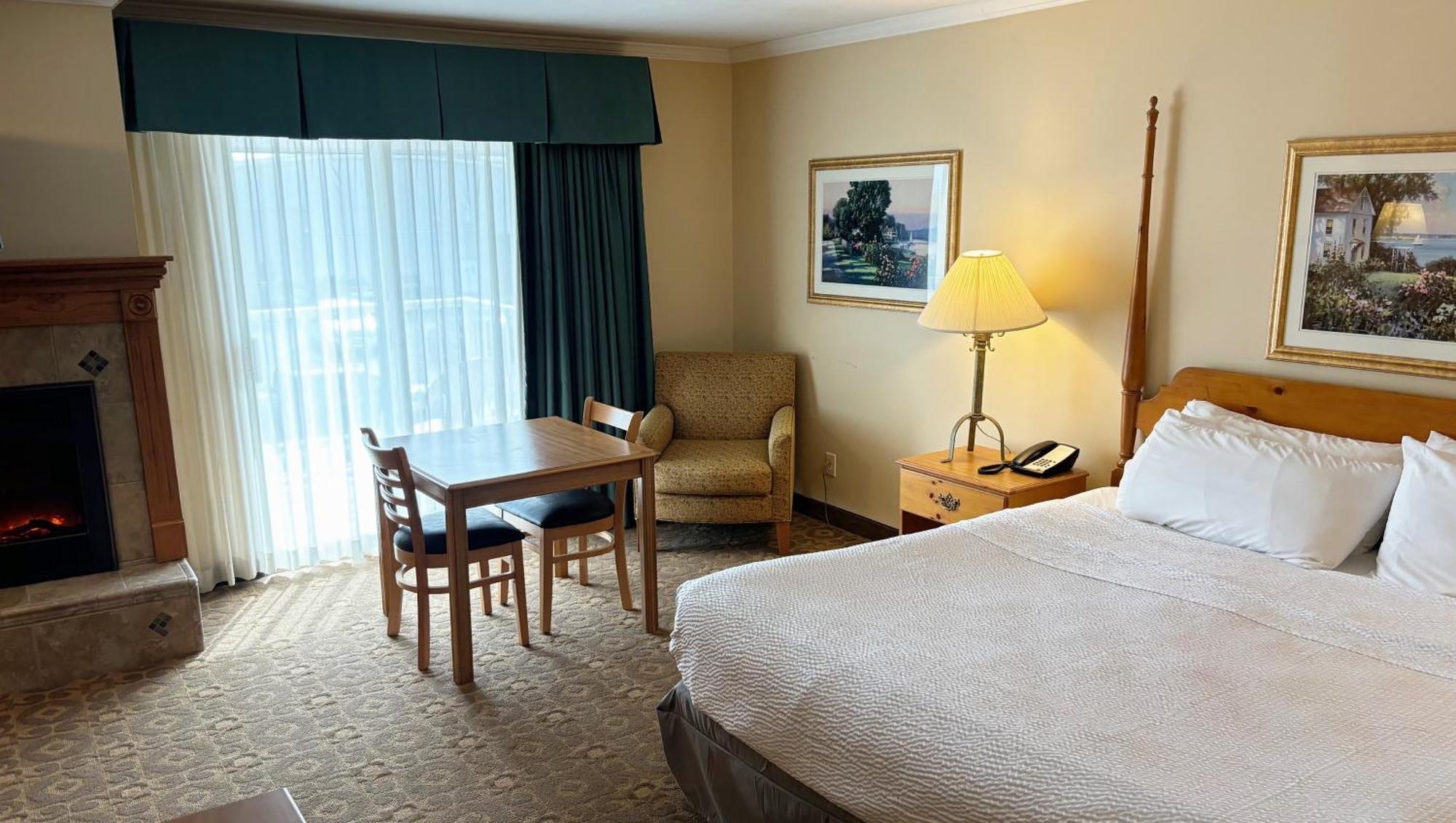 Magnuson Grand Pioneer Inn And Suites Escanaba Buitenkant foto