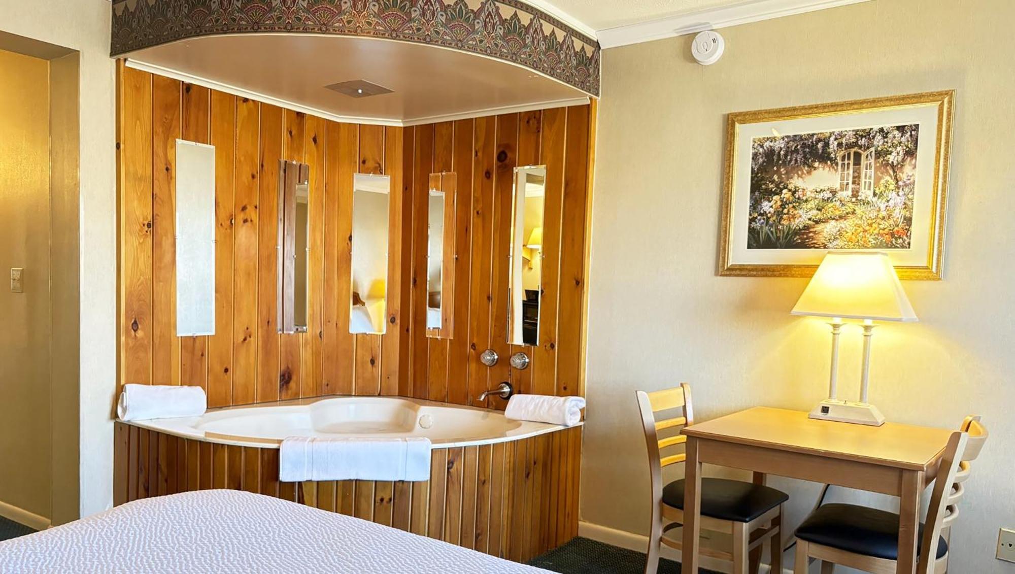 Magnuson Grand Pioneer Inn And Suites Escanaba Buitenkant foto