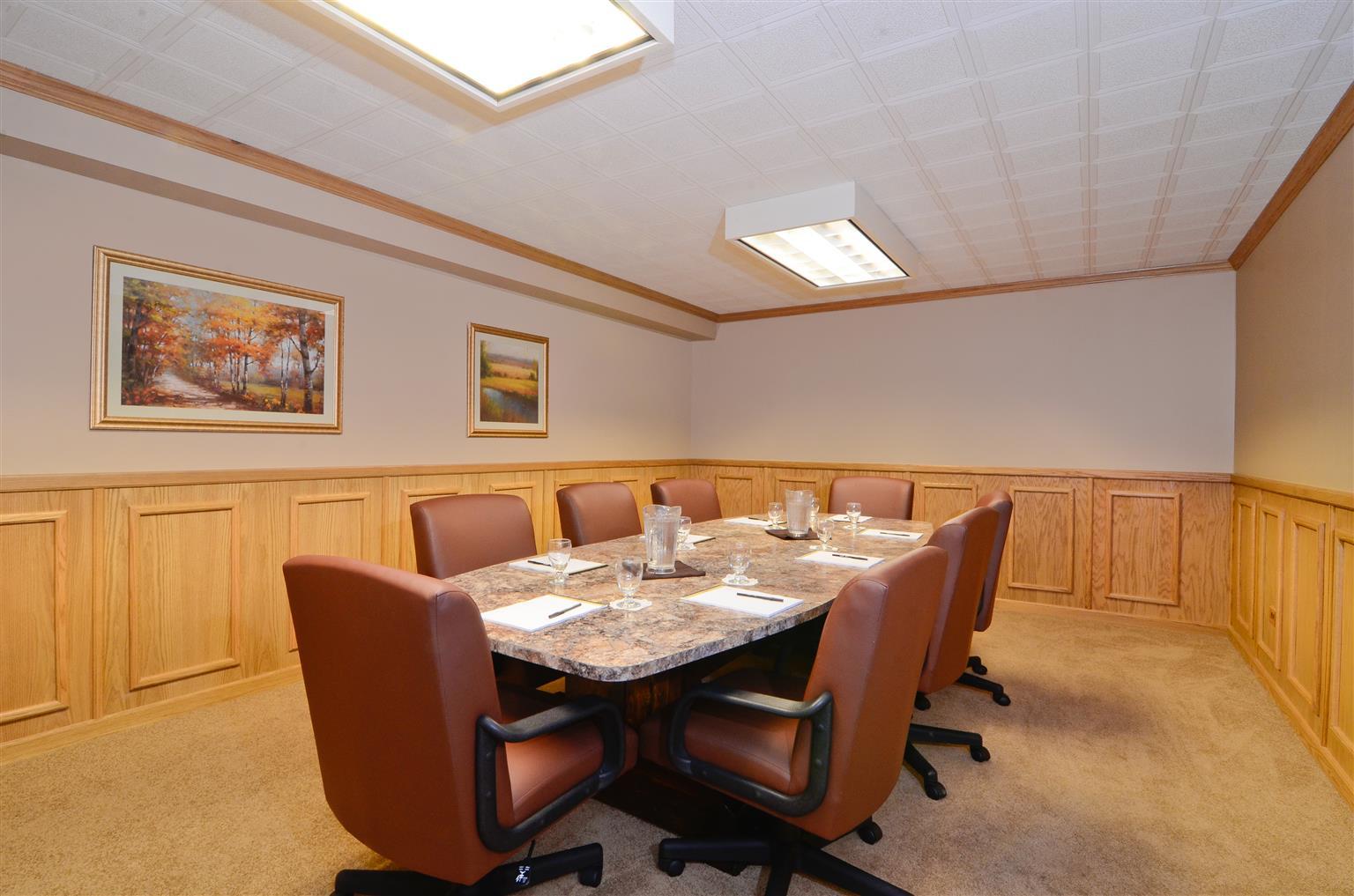 Magnuson Grand Pioneer Inn And Suites Escanaba Zakenleven foto