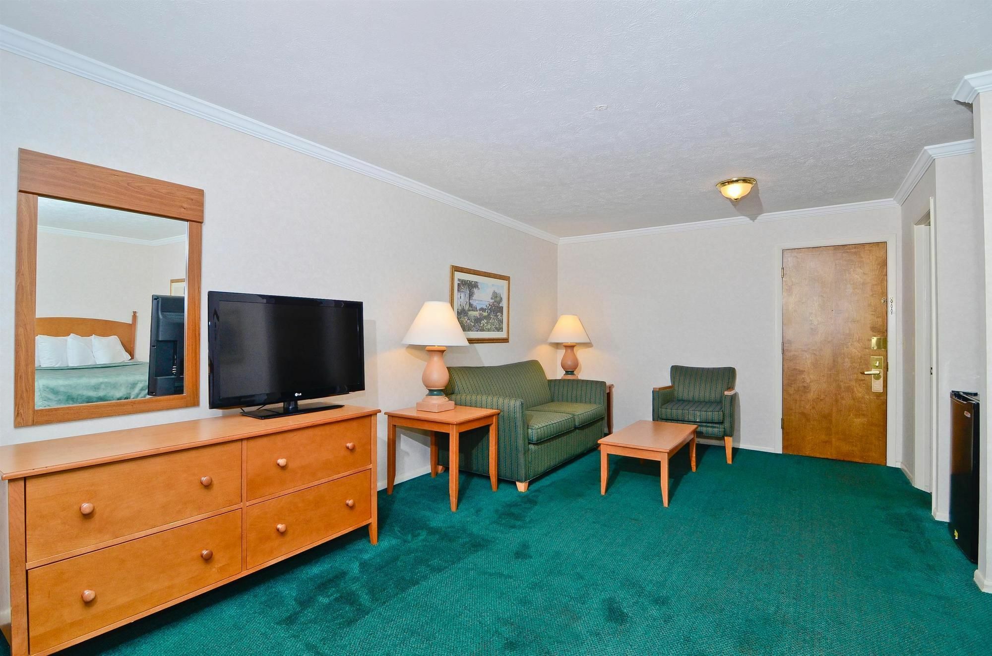 Magnuson Grand Pioneer Inn And Suites Escanaba Buitenkant foto